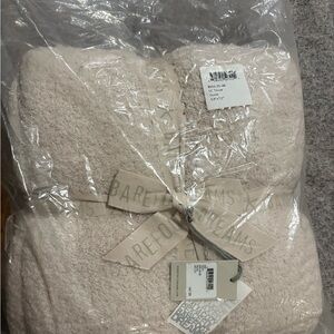 Barefoot Dreams Plush Throw in Cream